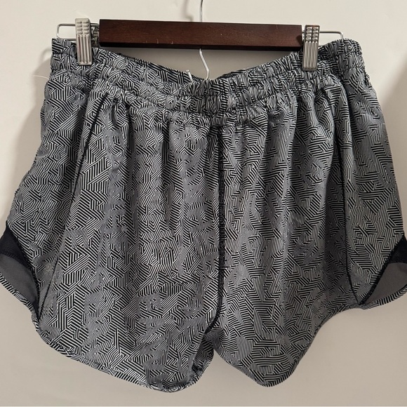 Lululemon Hotty Hot Short limited addition Seawheeze series size 12 tall - Picture 9 of 10